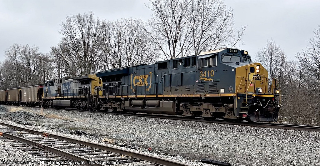 CSX 3410 leads C700.